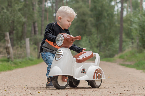 Opbergruimte onder de zitting.