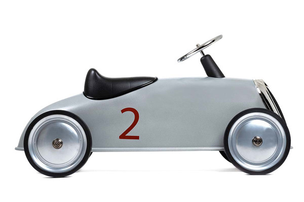 4 wielen met rubberen banden.