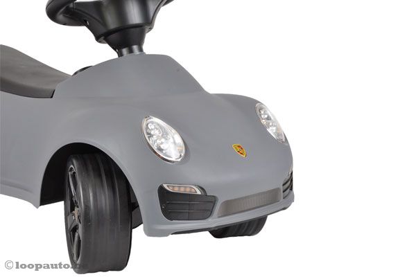 Voorzien van echt werkend stuur.