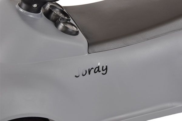 Uw auto wordt nog persoonlijker met een eigennaam sticker.