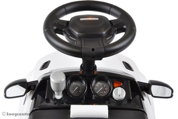 Stuur met knopjes en geluidjes.