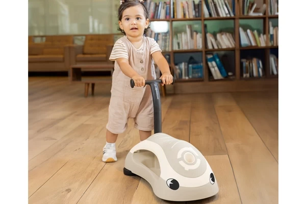 Achter de wagen aan lopen 