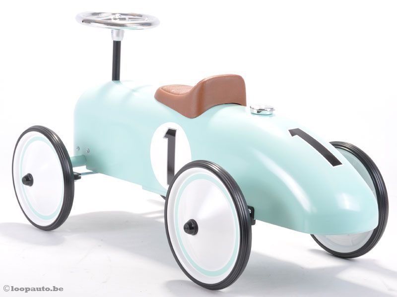 Nr 1 aan de zijkant van de loopauto.