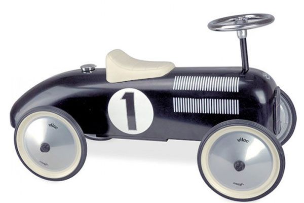 Vintage black metal racer van het merk Vilac.