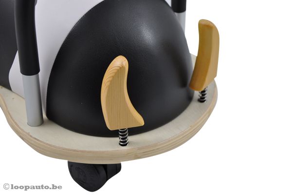 Met houten hoorntjes.